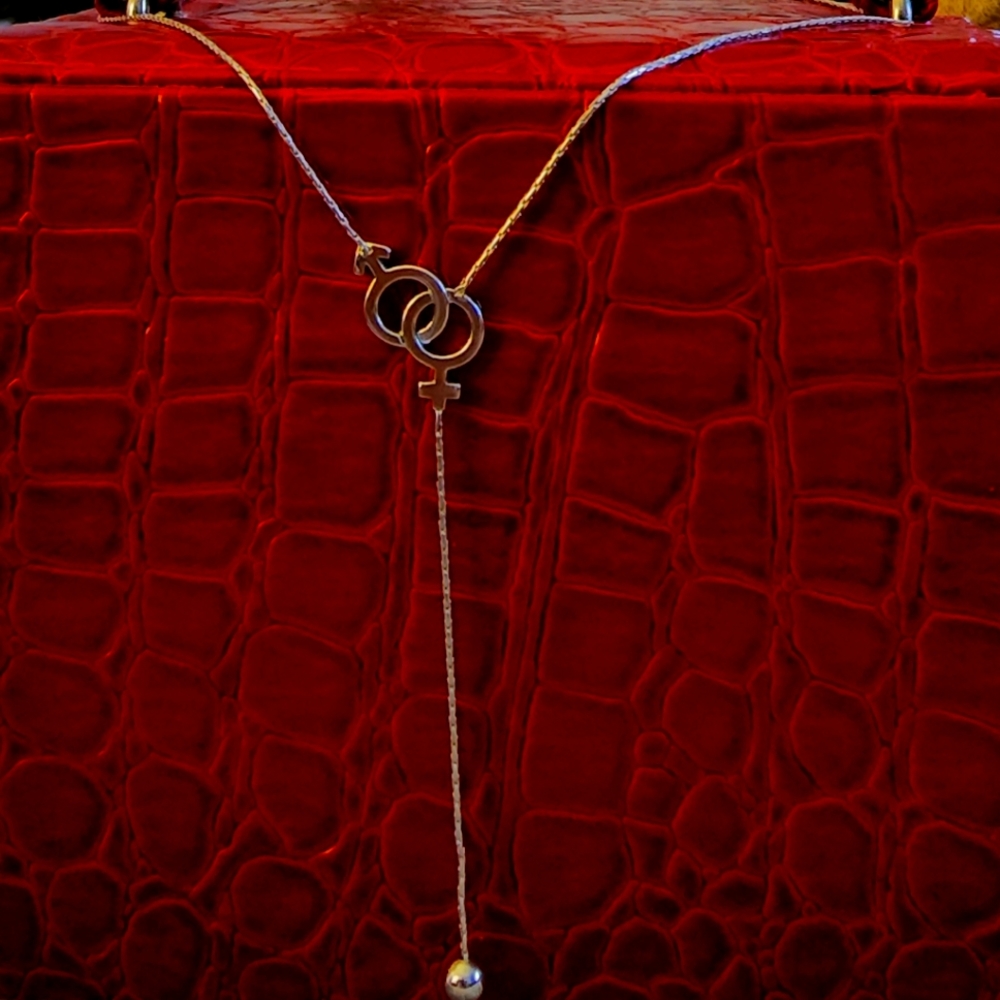 Unique and beautiful 😍 necklace! Bought in Ireland.